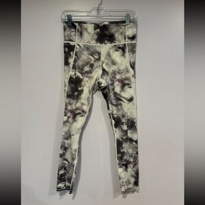 Athleta purple and‎ white pocket leggings